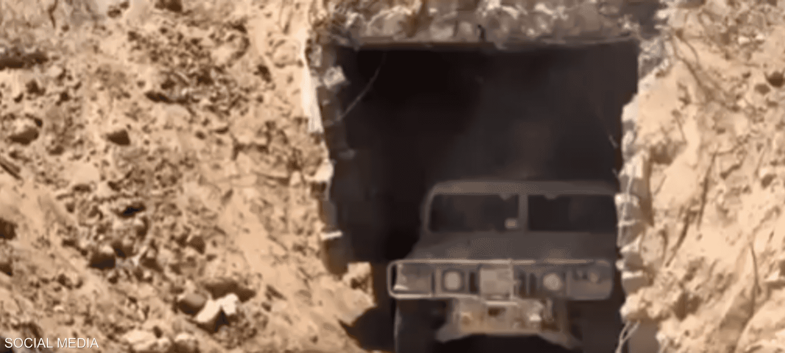 صورة سيارة داخل ما قيل إنه نفق بمحور فيلادلفيا