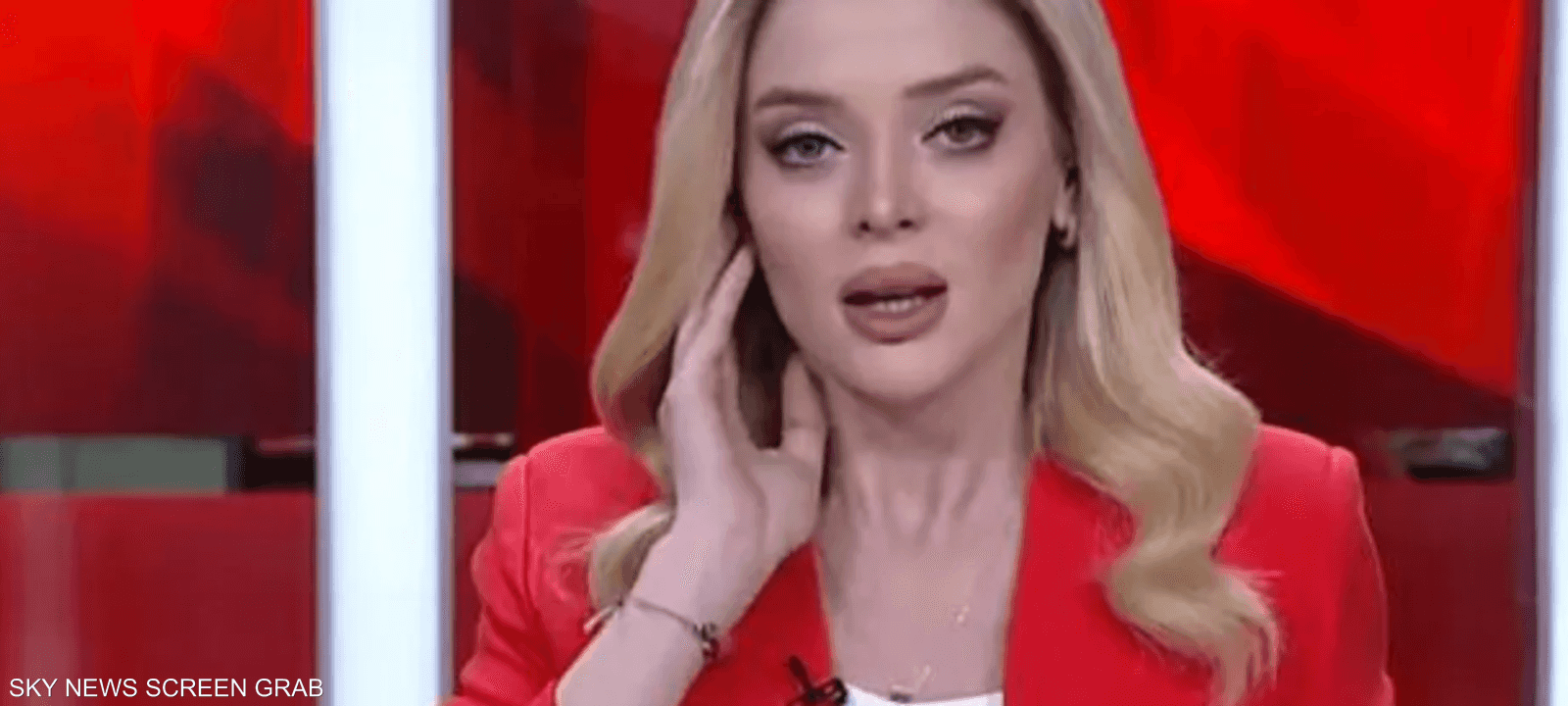 عاشت المذيعة لحظات من الرعب على الهواء ماشرة