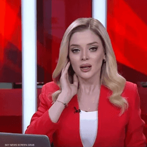 عاشت المذيعة لحظات من الرعب على الهواء ماشرة