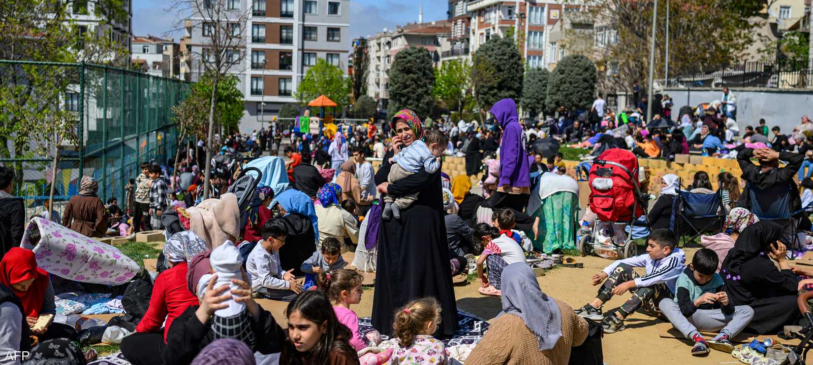 هرع السكان إلى الشوارع فور وقوع الزلزال