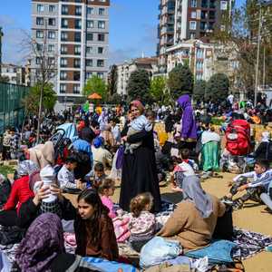 هرع السكان إلى الشوارع فور وقوع الزلزال