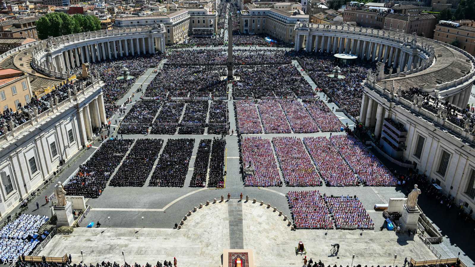 لفطة من ساحة كنيسة القديس بطرس لتابوت البابا فرنسيس