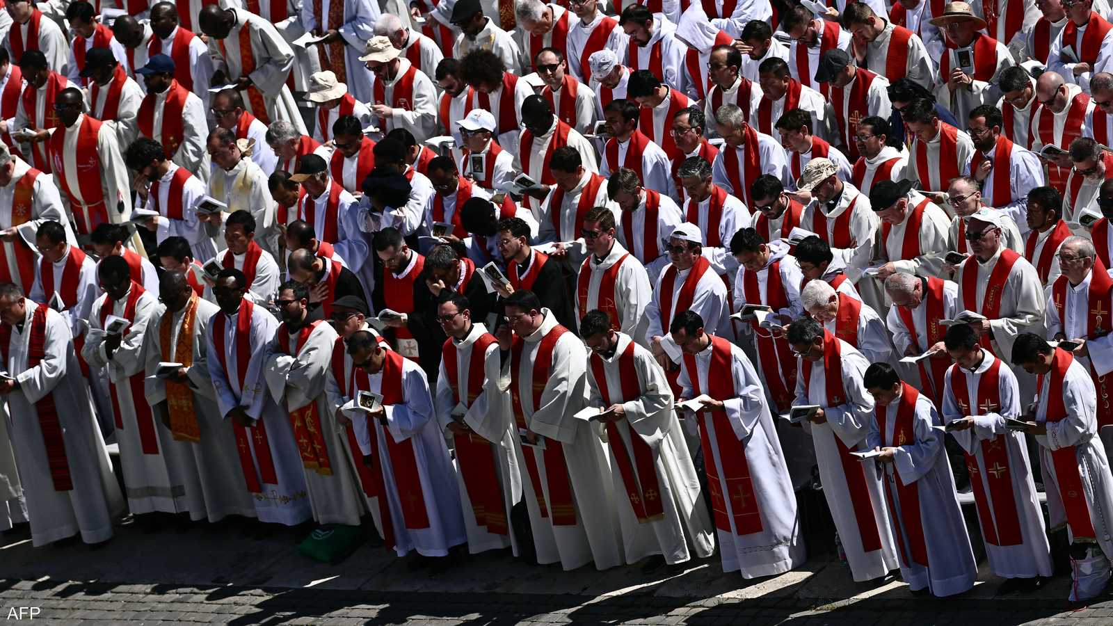 شارك الكهنة في مراسم جنازة البابا فرانسيس في ساحة القديس بطرس