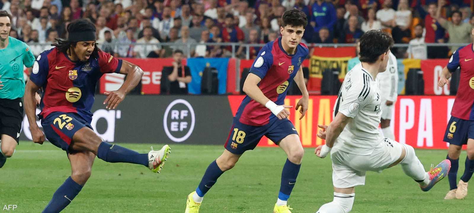 كوندي مسجلا الهدف القاتل