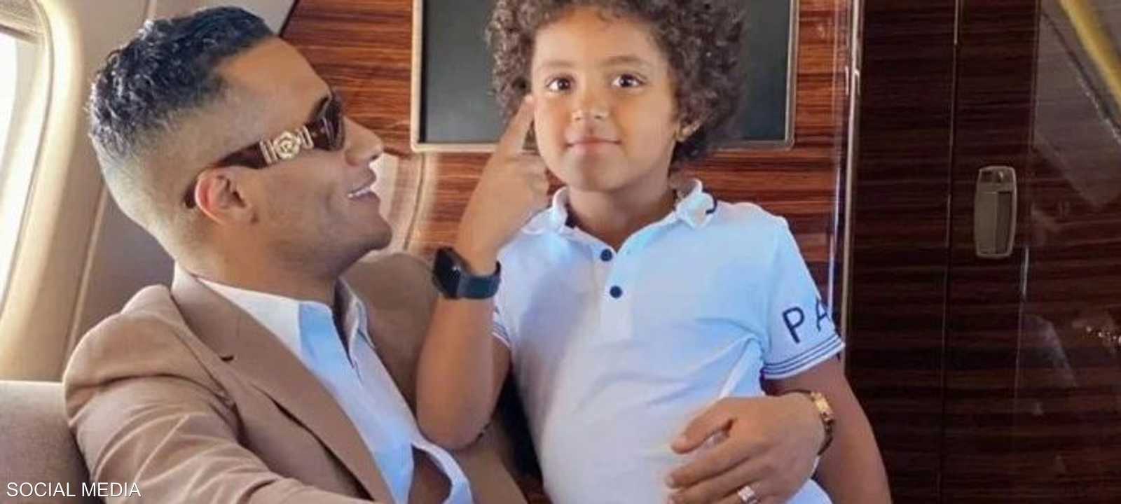 أرشيفية لمحمد رمضان وابنه