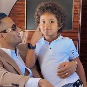 أرشيفية لمحمد رمضان وابنه