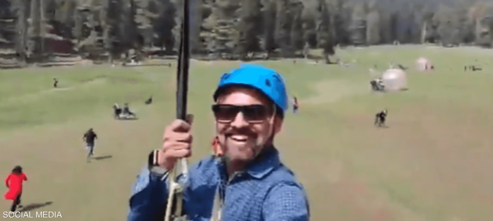 كان السائح يصور فيديو بينما ظهرت لقطات تشير إلى بداية الهجوم