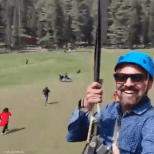 كان السائح يصور فيديو بينما ظهرت لقطات تشير إلى بداية الهجوم