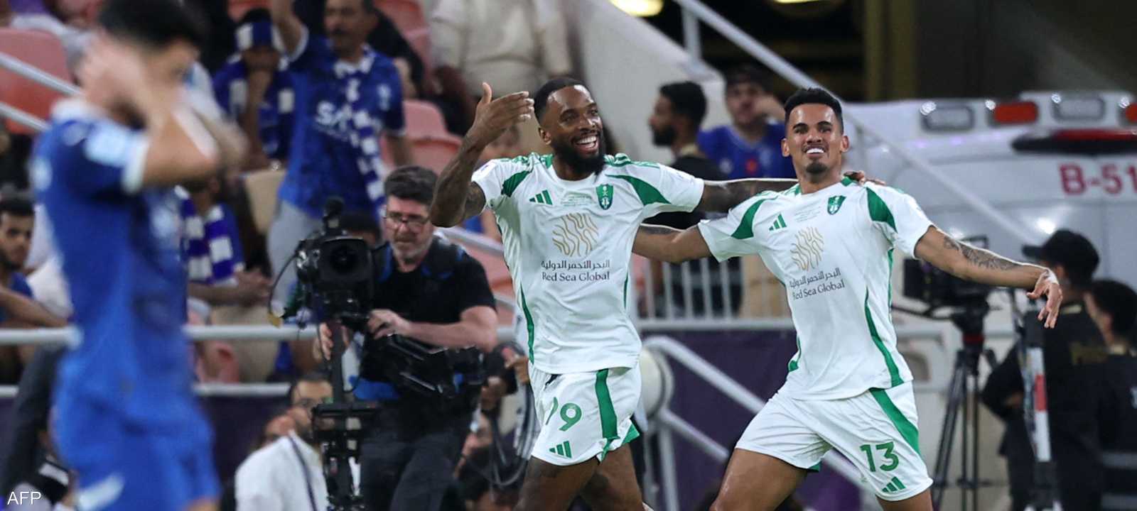 أهلي جدة هزم الهلال بثلاثية