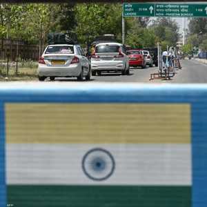 نقطة تفتيش على الحدود بين البلدين