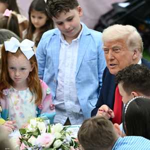 ترامب مع أطفال في احتفال عيد الفصح