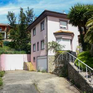 المنزل الذي احتجز فيه الطفلان شمال إسبانيا