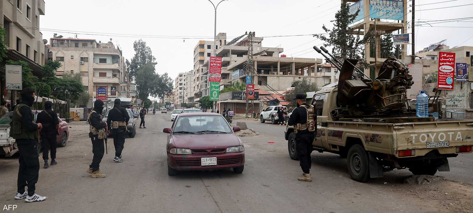 عناصر من الأمن العام السوري عند نقطة تفتيش في أشرفية صحنايا