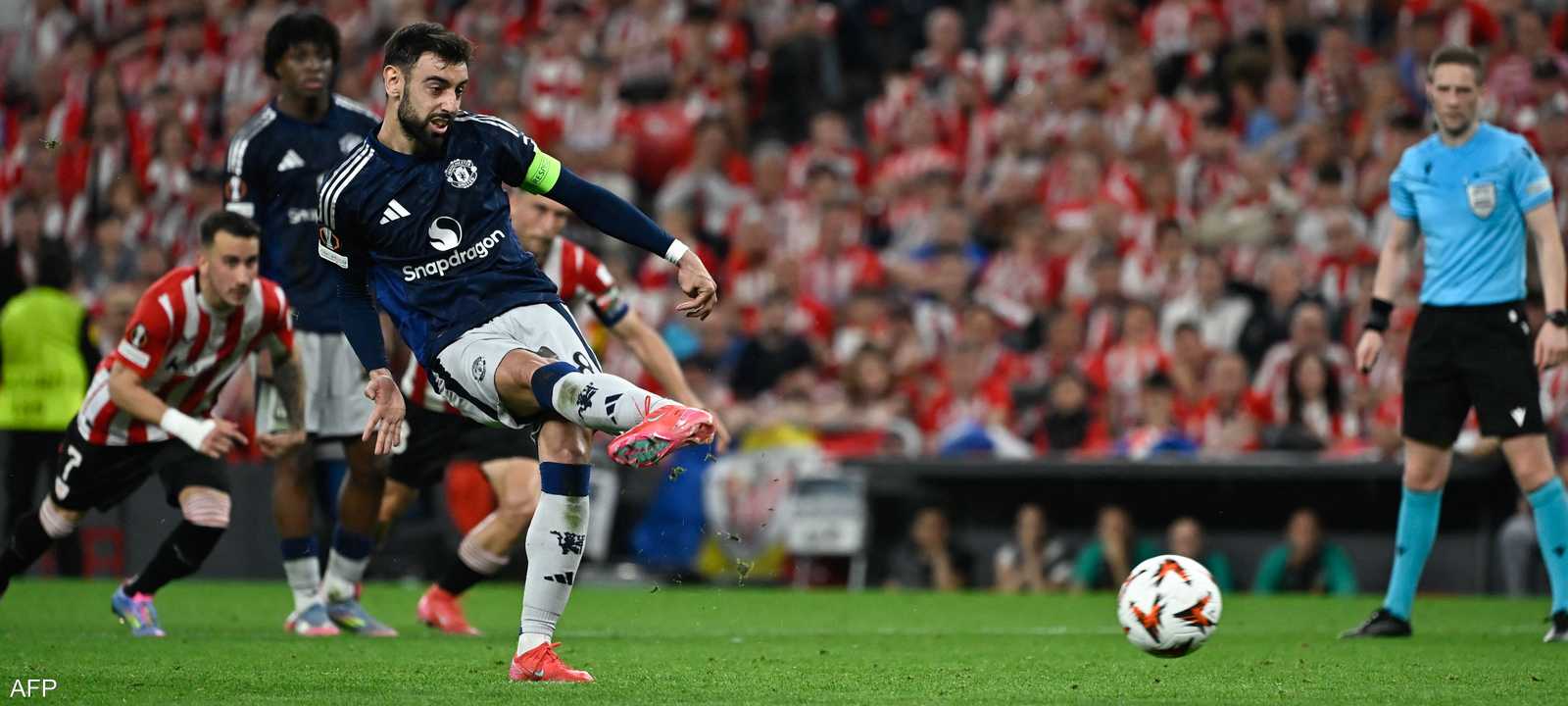 برونو فيرنانديز مسجلا من ركلة الجزاء