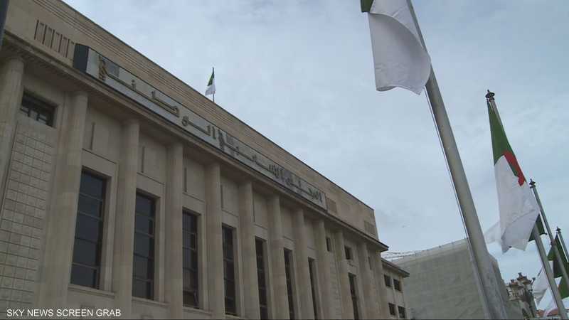 الحكومة الجزائرية تحيل مشروع قانون التعبئة العامة للبرلمان