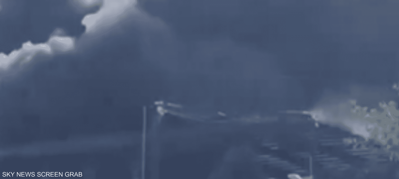 دخان أسود كثيف بسبب الحريق