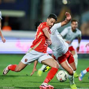 لحظة تسجيل طاهر محمد طاهر الهدف الأول للأهلي