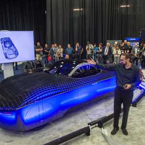 سيارة طائرة من شركة "ألف"