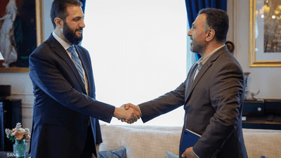 خلال زيارته فرنسا.. الشرع يلتقي بـ"فاضح" نظام الأسد