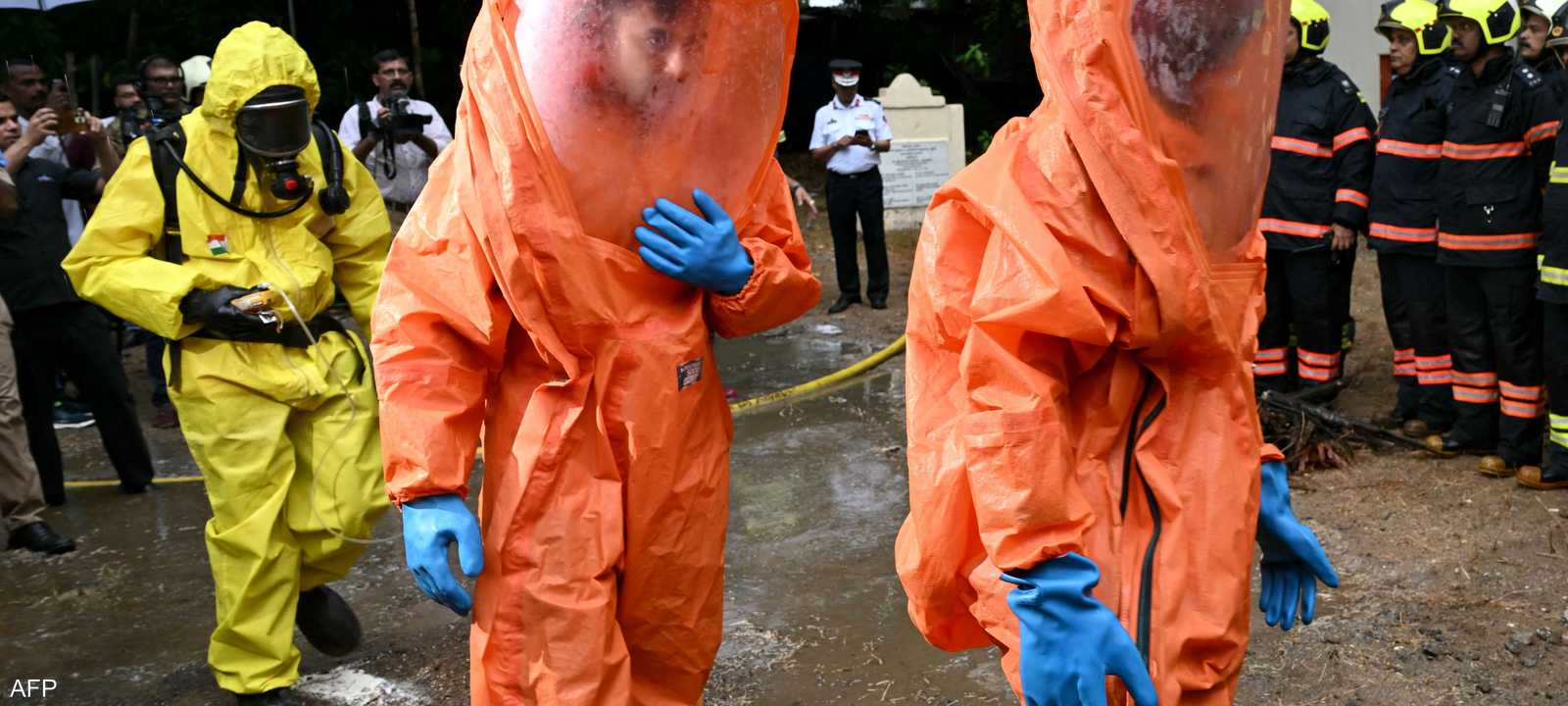 الدفاع المدني الهندي بمعدات الوقاية من المواد الخطرة.. أرشيف