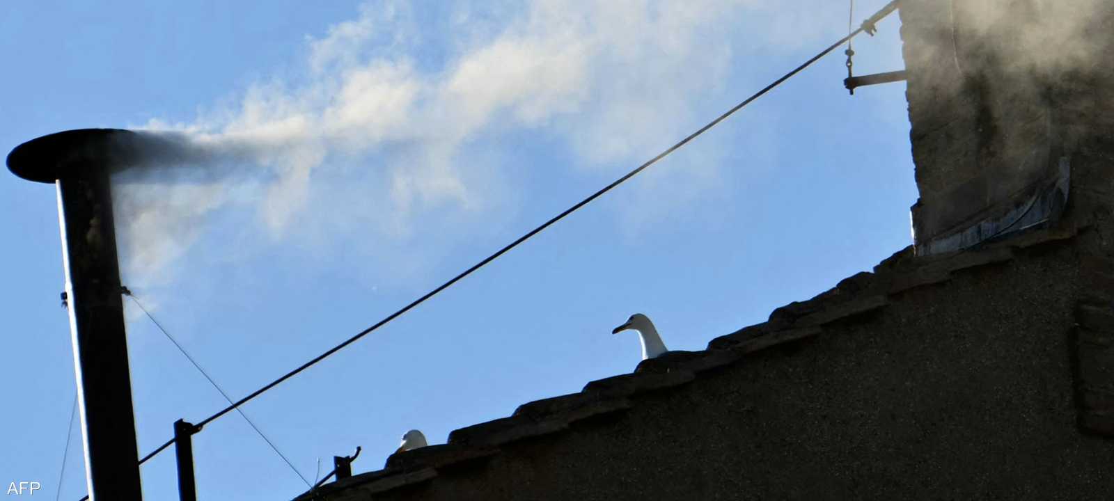 تصاعد الدخان الأبيض من الفاتيكان