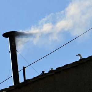 تصاعد الدخان الأبيض من الفاتيكان