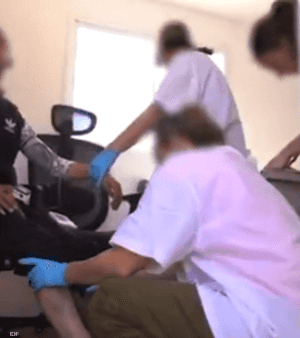 المستوصف يقع في بلدة حضر الدرزية في جنوب سوريا