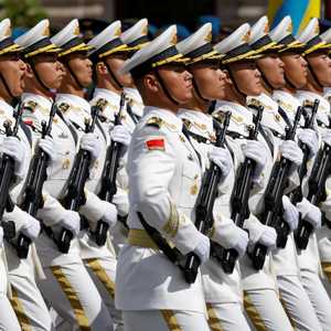 أفراد من الجيش الصيني خلال عرض عسكري في يوم النصر