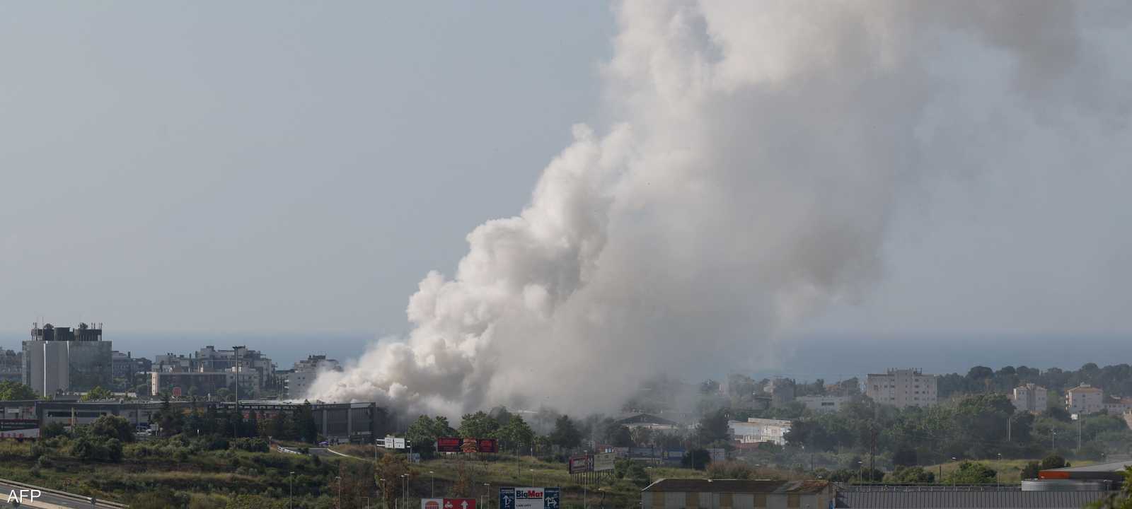 اندلع الحريق فجر السبت