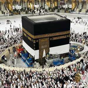 تتضمن العملية فك أجزاء الكسوة السفلية