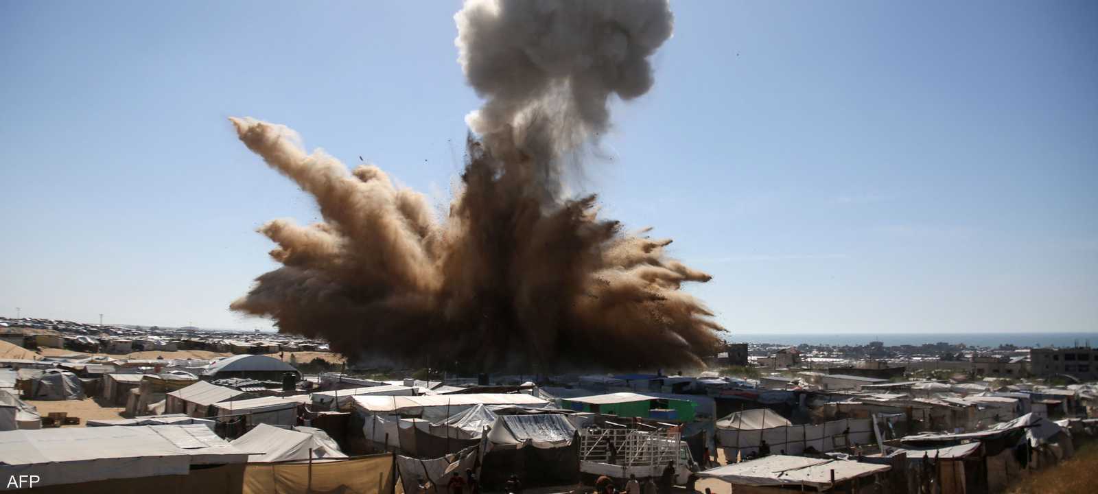 قصفت القوات الإسرائيلية خيام النازحين شمال خان يونس