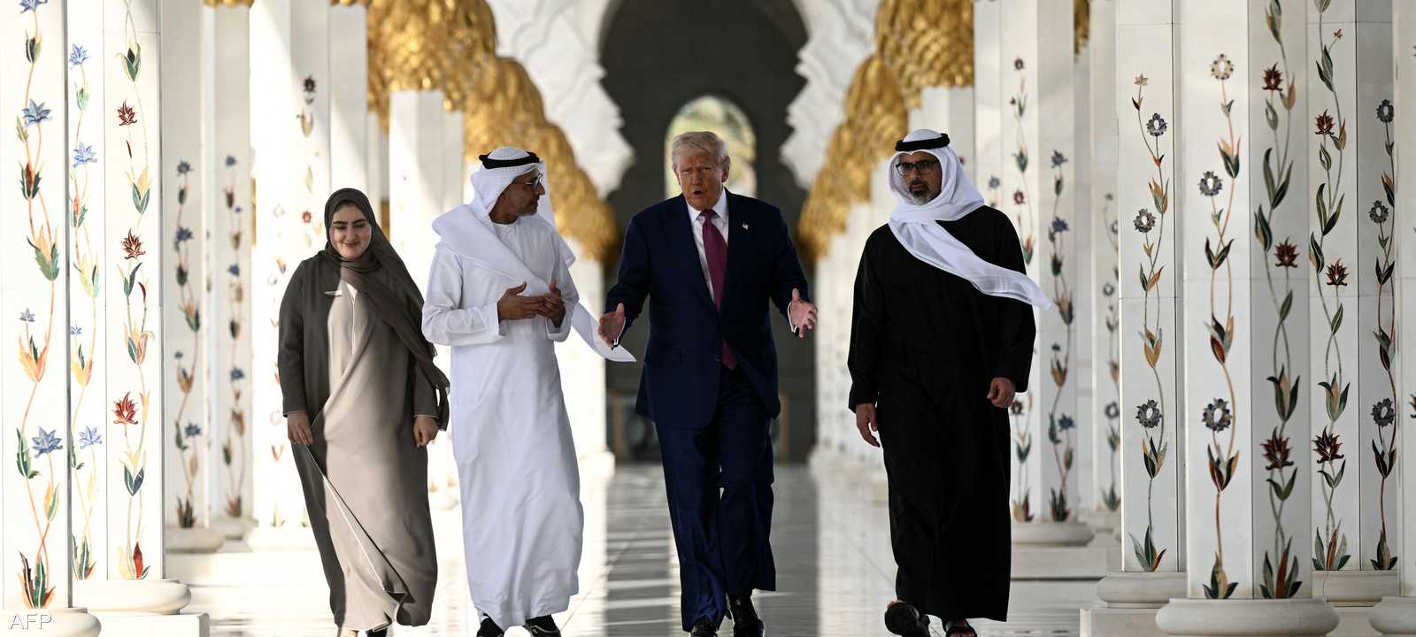 ولي عهد أبوظبي يرافق دونالد ترامب في جولة بمسجد الشيخ زايد