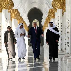 ولي عهد أبوظبي يرافق دونالد ترامب في جولة بمسجد الشيخ زايد