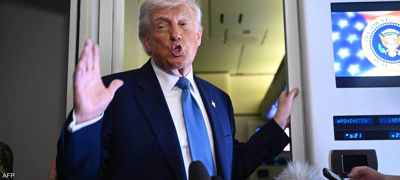 ترامب متحدثا للصحفيين