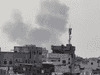 الدخان يتصاعد من جراء الغارات الإسرئيلية