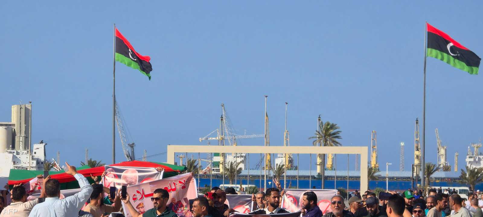 مظاهرات مطالبة باستقالة حكومة الوحدة الوطنية