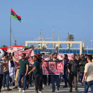 مظاهرات مطالبة باستقالة حكومة الوحدة الوطنية