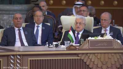 عباس خلال إلقاء كلمته في قمة بغداد