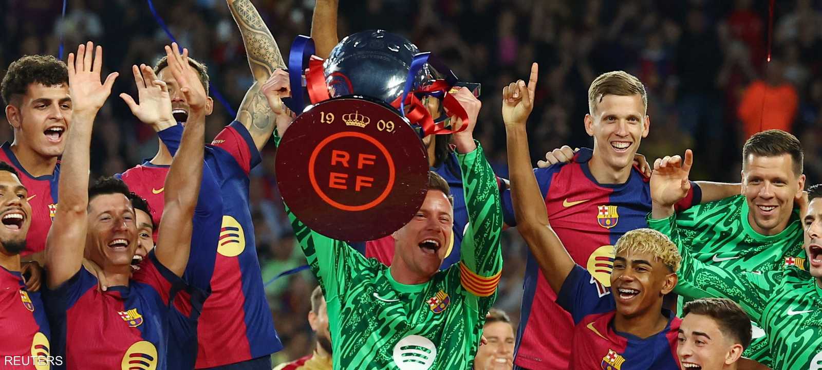 برشلونة توج باللقب الموسم الماضي