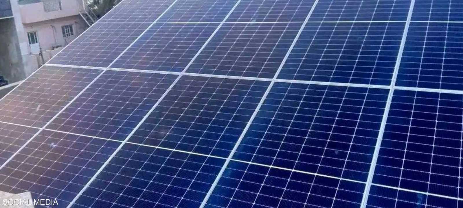 خلايا طاقة شمسية فوق منزل سوداني