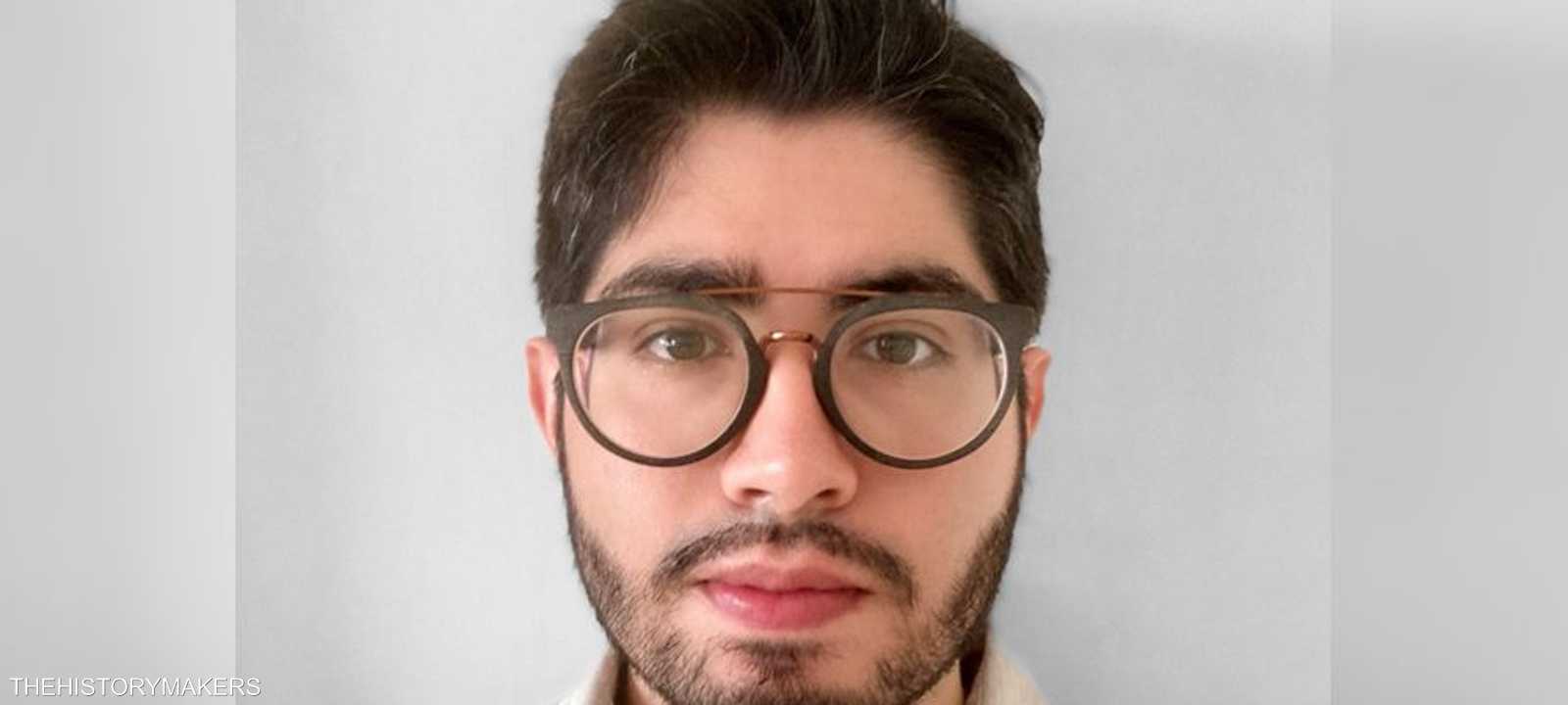 إلياس رودريغيز يبلغ من العمر 30 عاما، ويقيم في شيكاغو