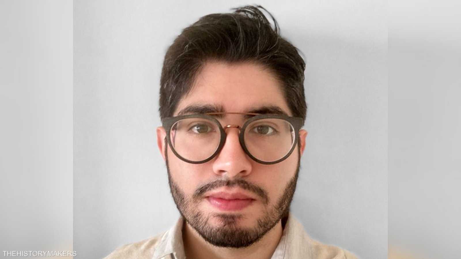 إلياس رودريغيز يبلغ من العمر 30 عاما، ويقيم في شيكاغو