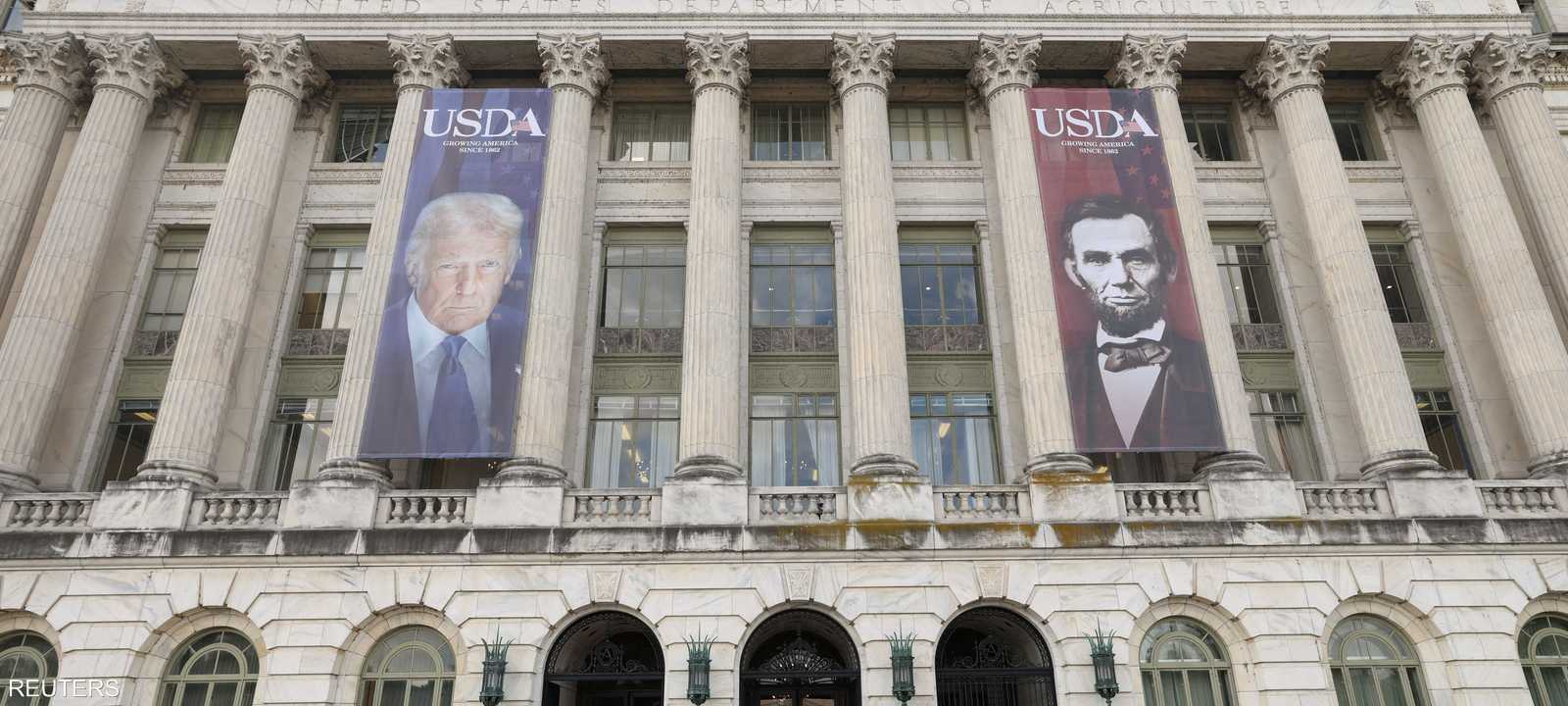 صورة ترامب على مبنى وزارة الزراعة الأميركية