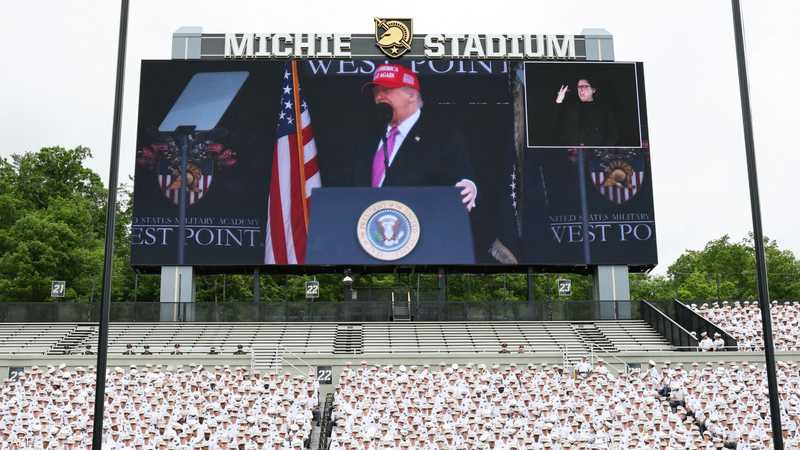 ترامب في حفل تخريج دفعة جديدة بالأكاديمية العسكرية