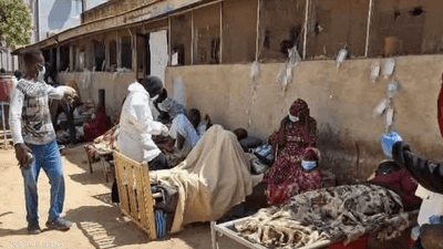 الكوليرا تفتك بالسودانيين ومرضى يتلقون العلاج في الشوارع