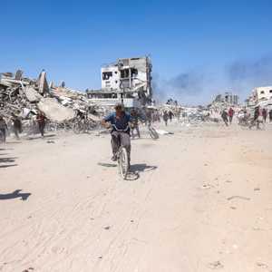 يهربون من القصف الإسرائيلي على جباليا