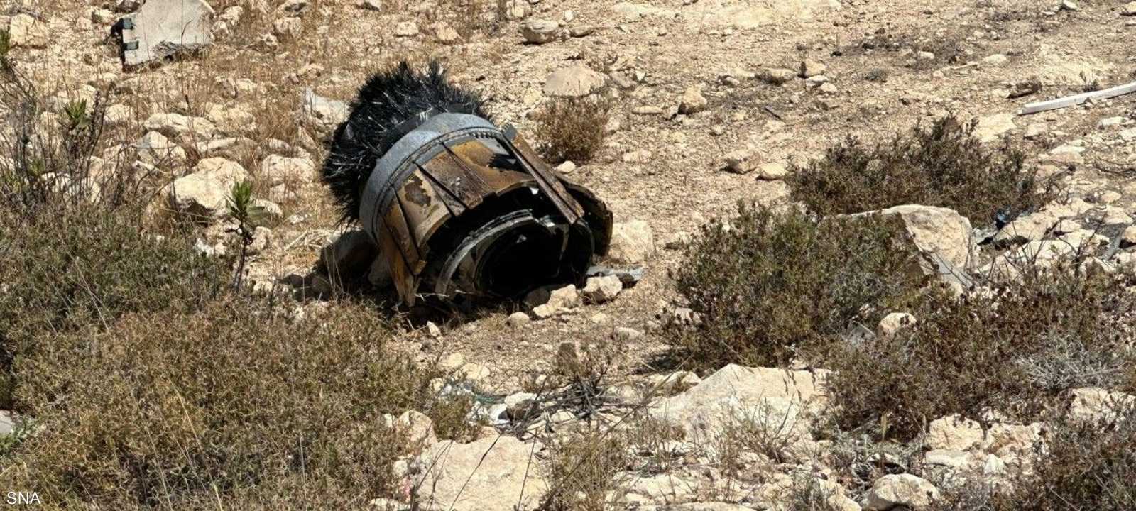 بقايا الصاروخ الحوثي الذي أطلق باتجاه إسرائيل