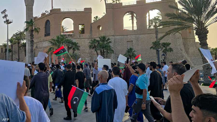 ليبيا أمام أربعة سيناريوهات لحسم أزمة الحكومة.. وصراع الشرعية يشتد
