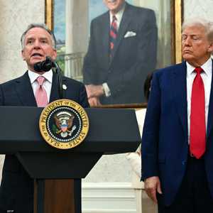 ترامب وويتكوف خلال المؤتمر الصحفي