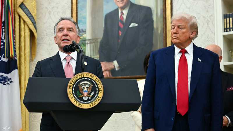 ترامب وويتكوف خلال المؤتمر الصحفي